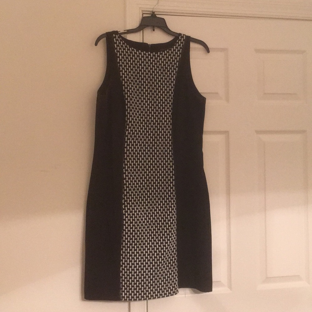 Black sleeveless shift dress